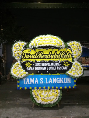 Papan Bunga Duka di Kumelembuay